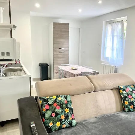 La Serenade Numero 5 Apartment