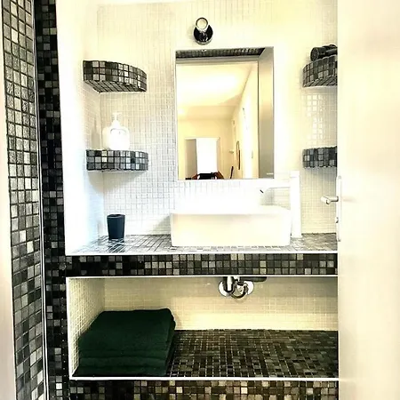 La Serenade Numero 5 * Montreuil (Seine-Saint-Denis)
